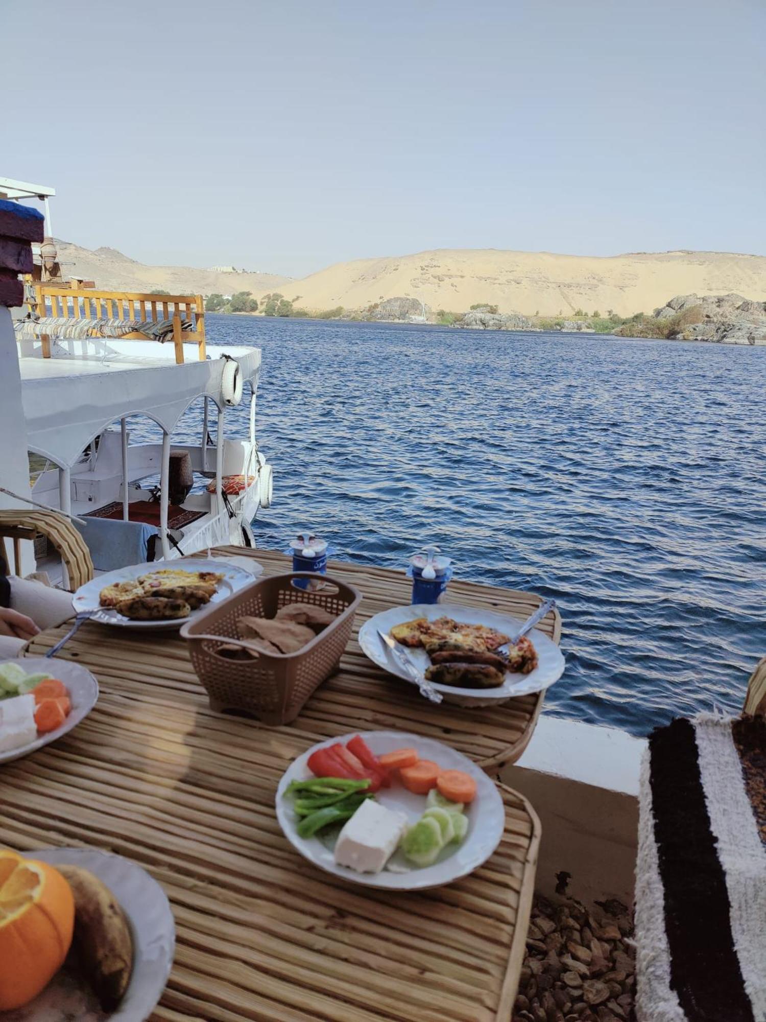 Nile Bride Hotel Aswan Bagian luar foto
